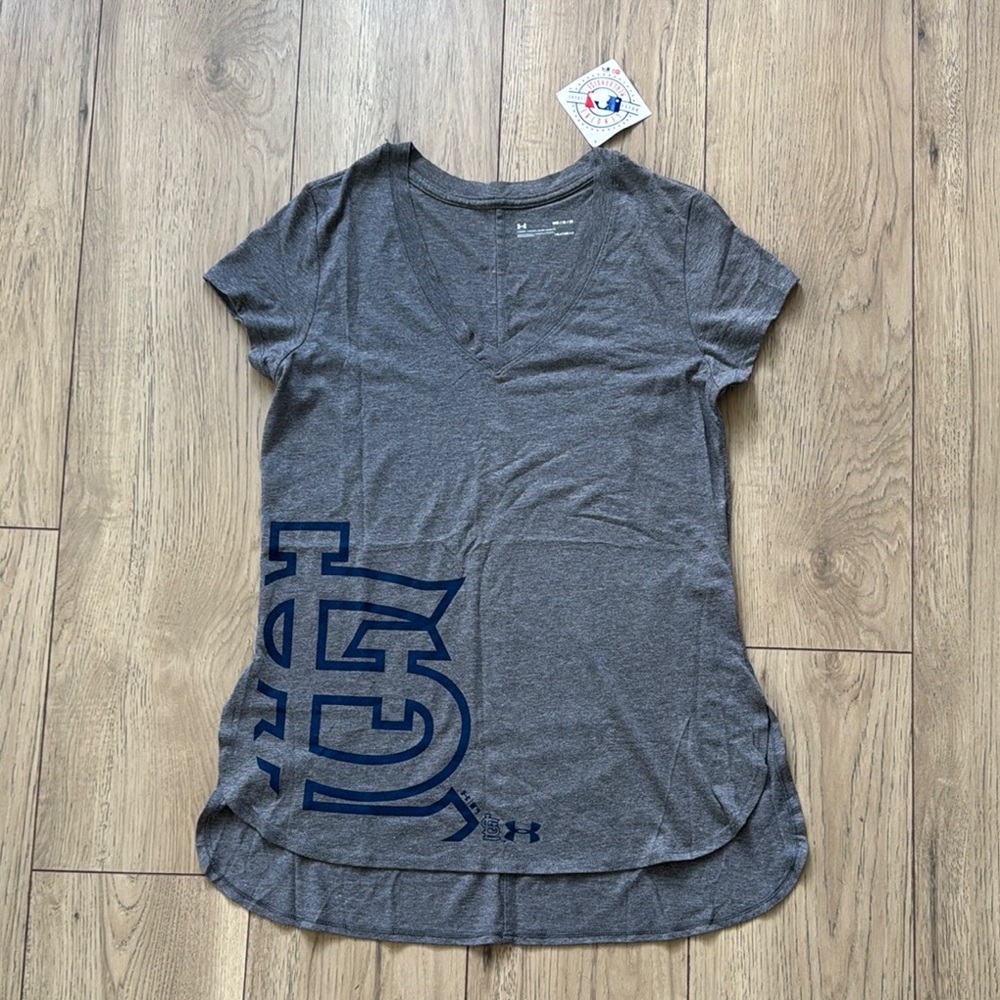 NWT Under Armour St. Louis Cardinals MLB Baseball Gray V-Neck T-Shirt Women’s M